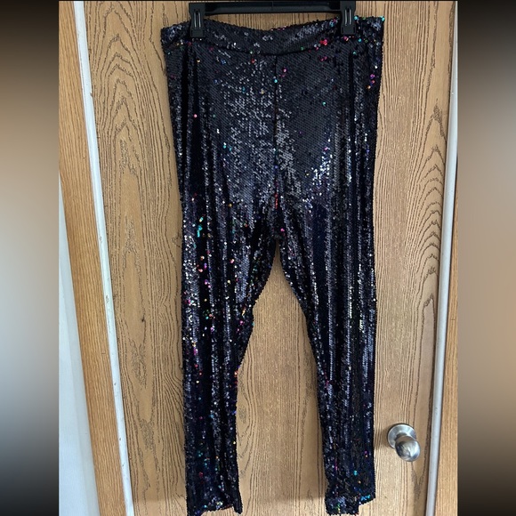Straight leg/legging sequin pants size 2x but fits more like an xl in my opinion - Picture 5 of 9